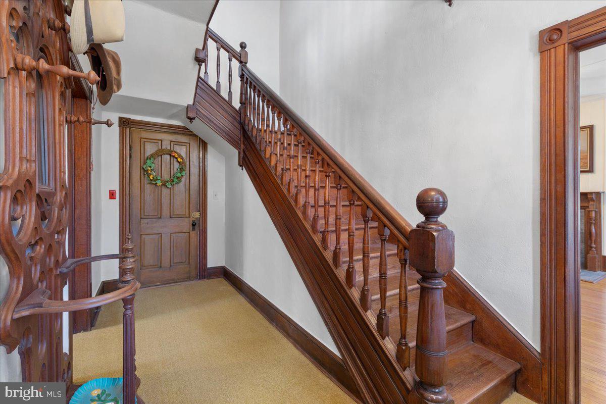 2485 Emmanuel Church Road Huntingtown, MD 20639 - Photo 6 of 67 Entry foyer with plaster walls
