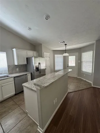 $1,950 | 6 Tranquil Glade Place, Spring, TX 77381