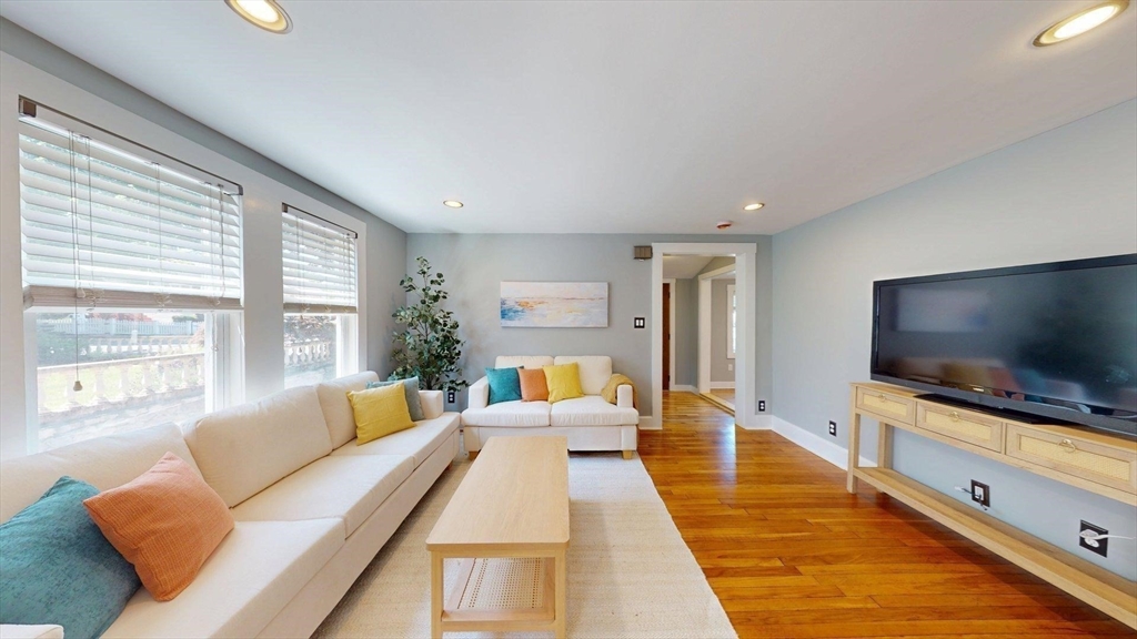 33 Volusia Road Hingham, MA 02043 - Photo 4 of 26