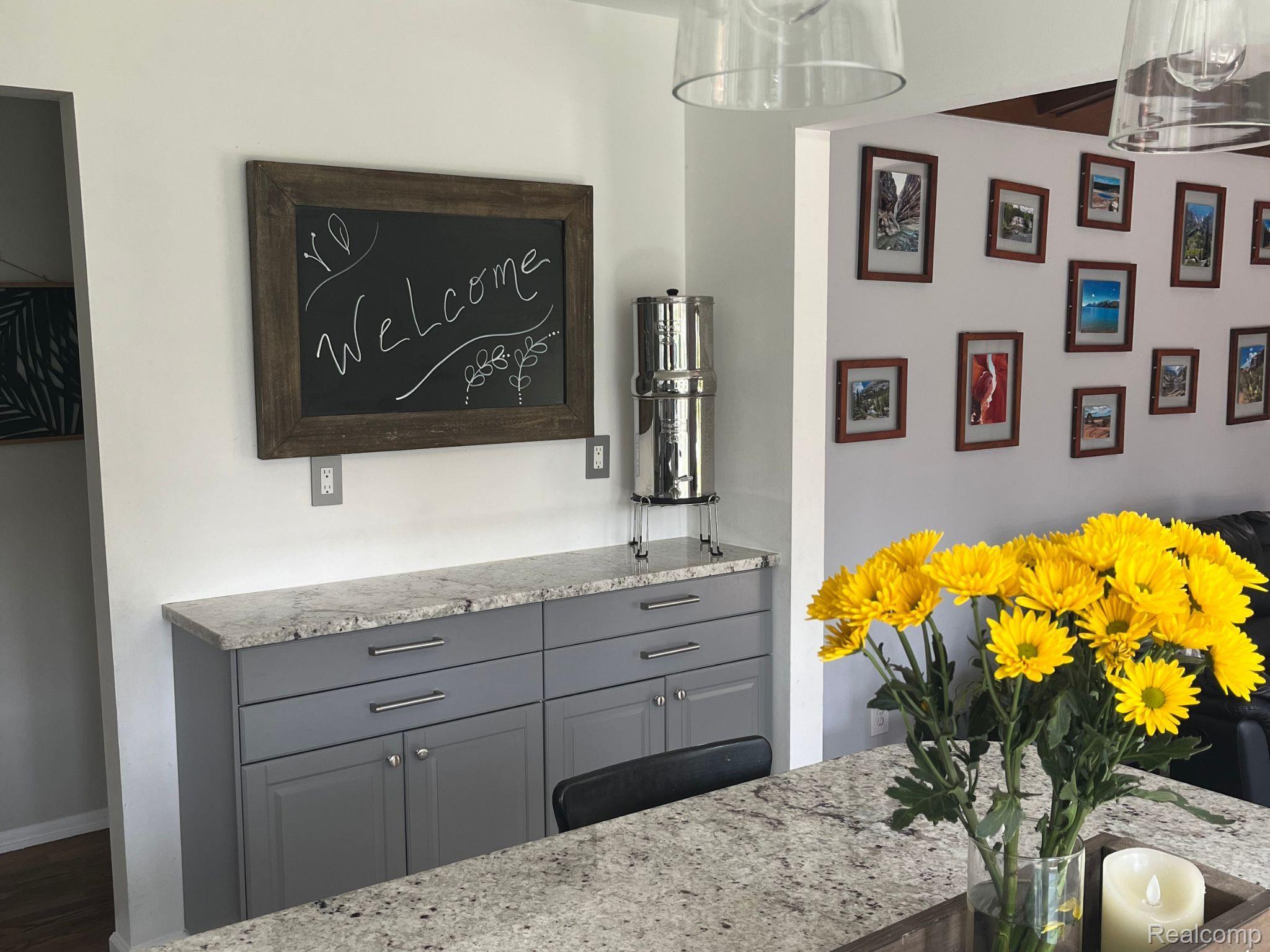 528 Pinehurst Drive Rochester, MI 48309 - Photo 6 of 24 Gallery Image 6