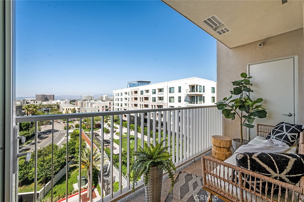3604 Rivington Irvine, CA 92612 - Photo 34 of 54 a view of a balcony with chairs
