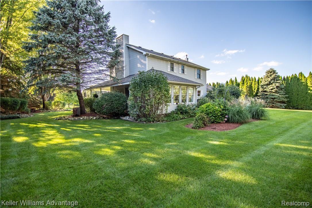 7675 Wellington Road Brighton, MI 48116 - Photo 3 of 49 3.jpg