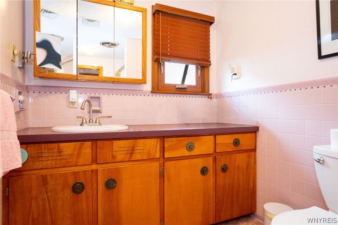 822 Brighton Road Tonawanda, NY 14150 - Photo 31 of 50 Bathroom