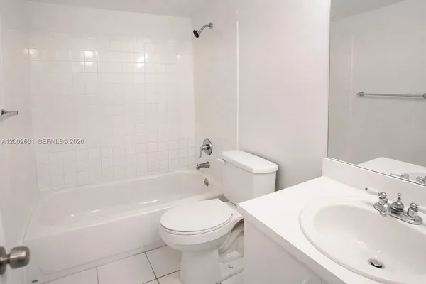 $2,400 | 5755 West 20th Avenue, Unit 406, Hialeah, FL 33012