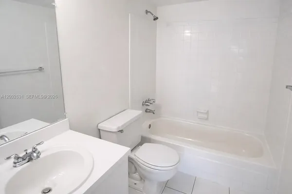 $2,400 | 5755 West 20th Avenue, Unit 406, Hialeah, FL 33012