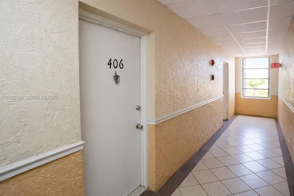 $2,400 | 5755 West 20th Avenue, Unit 406, Hialeah, FL 33012