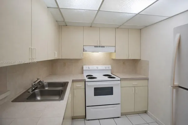 $2,400 | 5755 West 20th Avenue, Unit 406, Hialeah, FL 33012