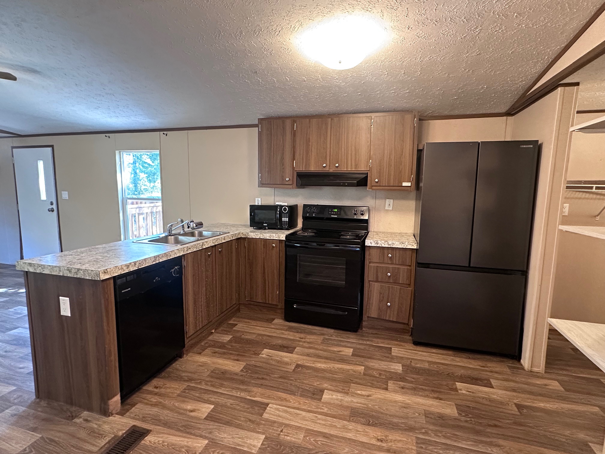 302 Lone Star Road, Unit F Bastrop, TX 78602 - Photo 5 of 13 Gallery Image 5