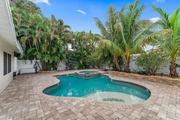 $10,000 | 460 Sunrise Way, Juno Beach, FL 33408