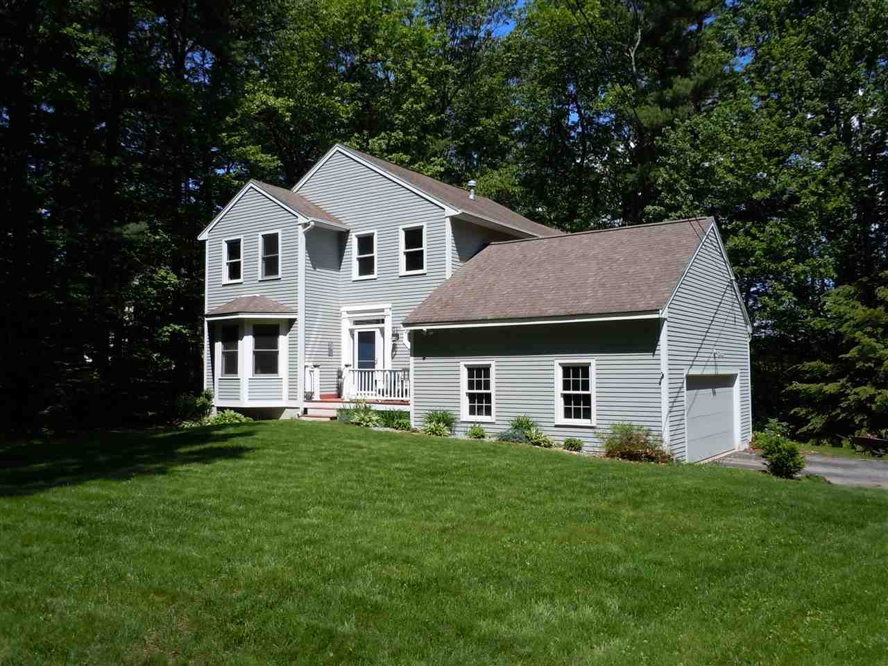 13 Standish Way Amherst, NH 03031 - Photo 2 of 18 Gallery Image 2