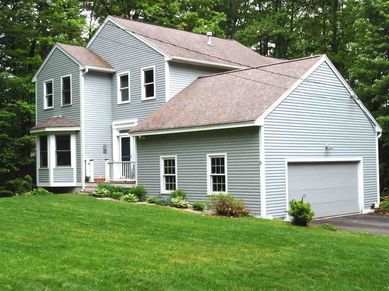 13 Standish Way Amherst, NH 03031 - Photo 3 of 18 Gallery Image 3