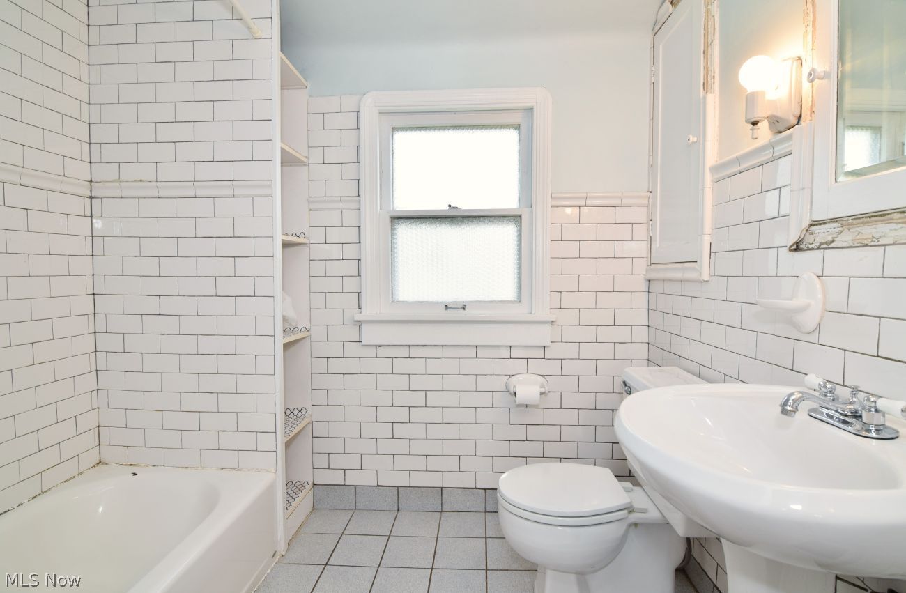 1532 Sheridan Road Cleveland, OH 44121 - Photo 18 of 29 Full Bath