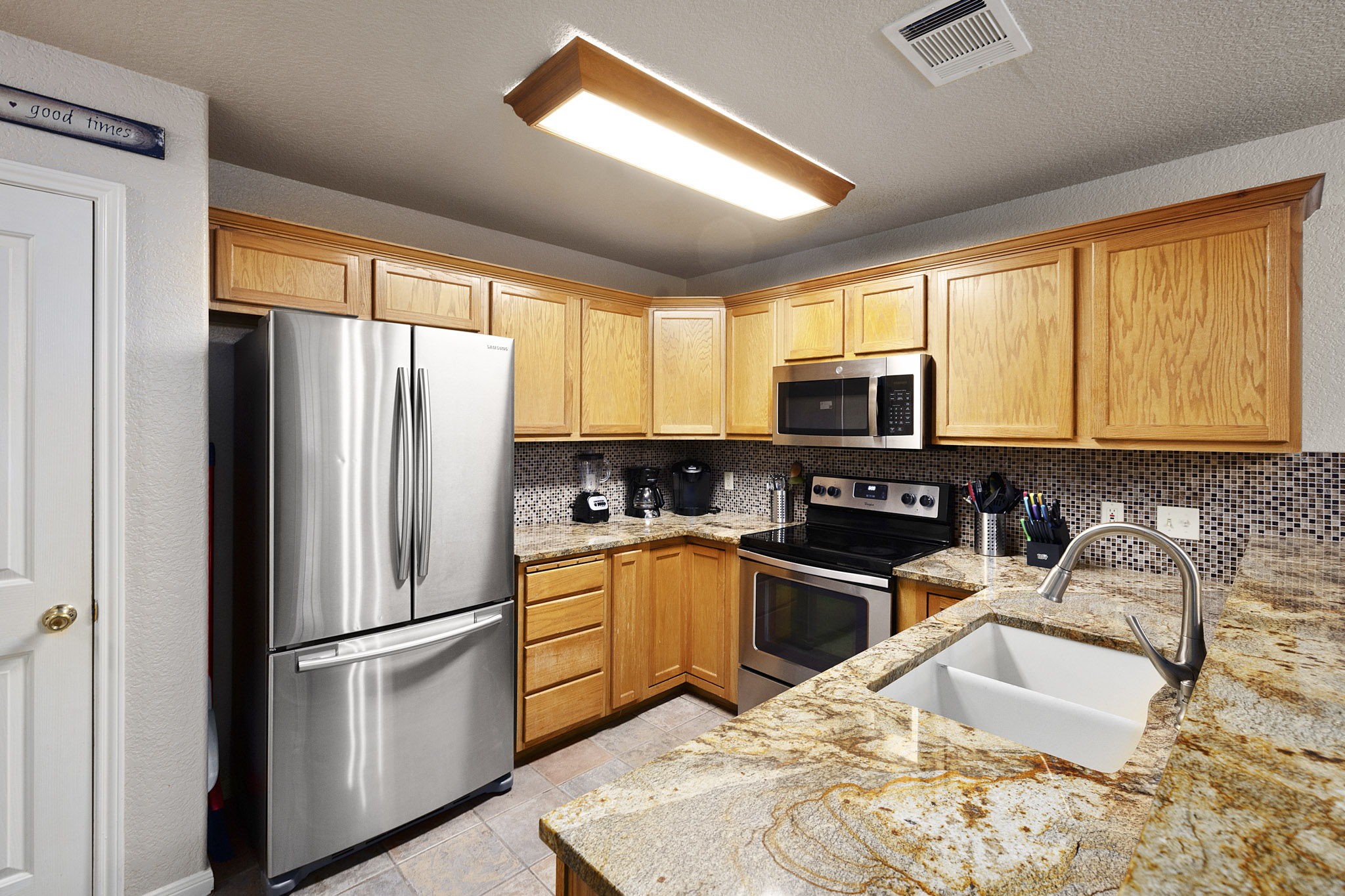110 Hunter Ridge Road San Marcos, TX 78666 - Photo 11 of 40 Good Kitchen space with stunning Granite Countertops!