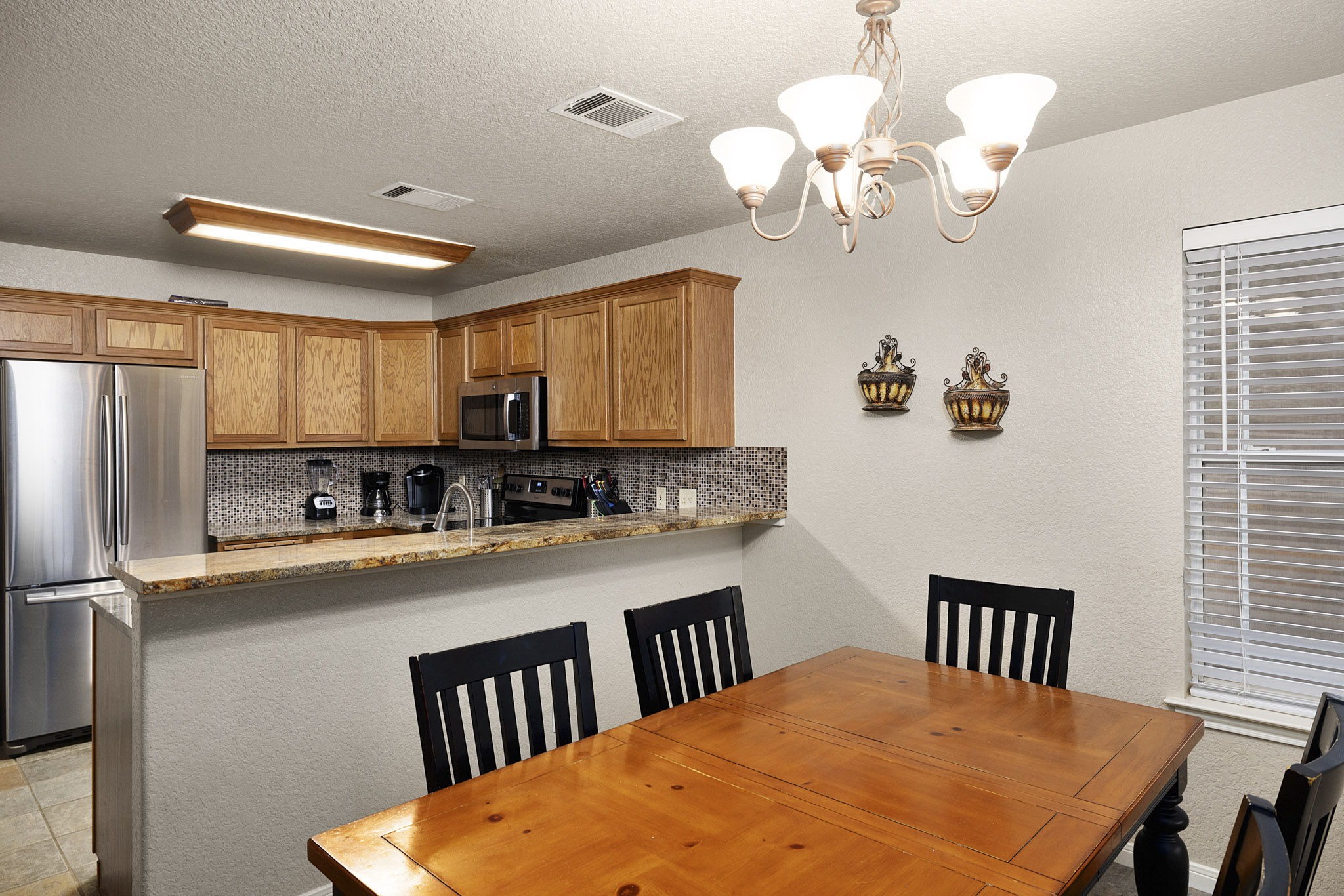 110 Hunter Ridge Road San Marcos, TX 78666 - Photo 13 of 40 Breakfast bar