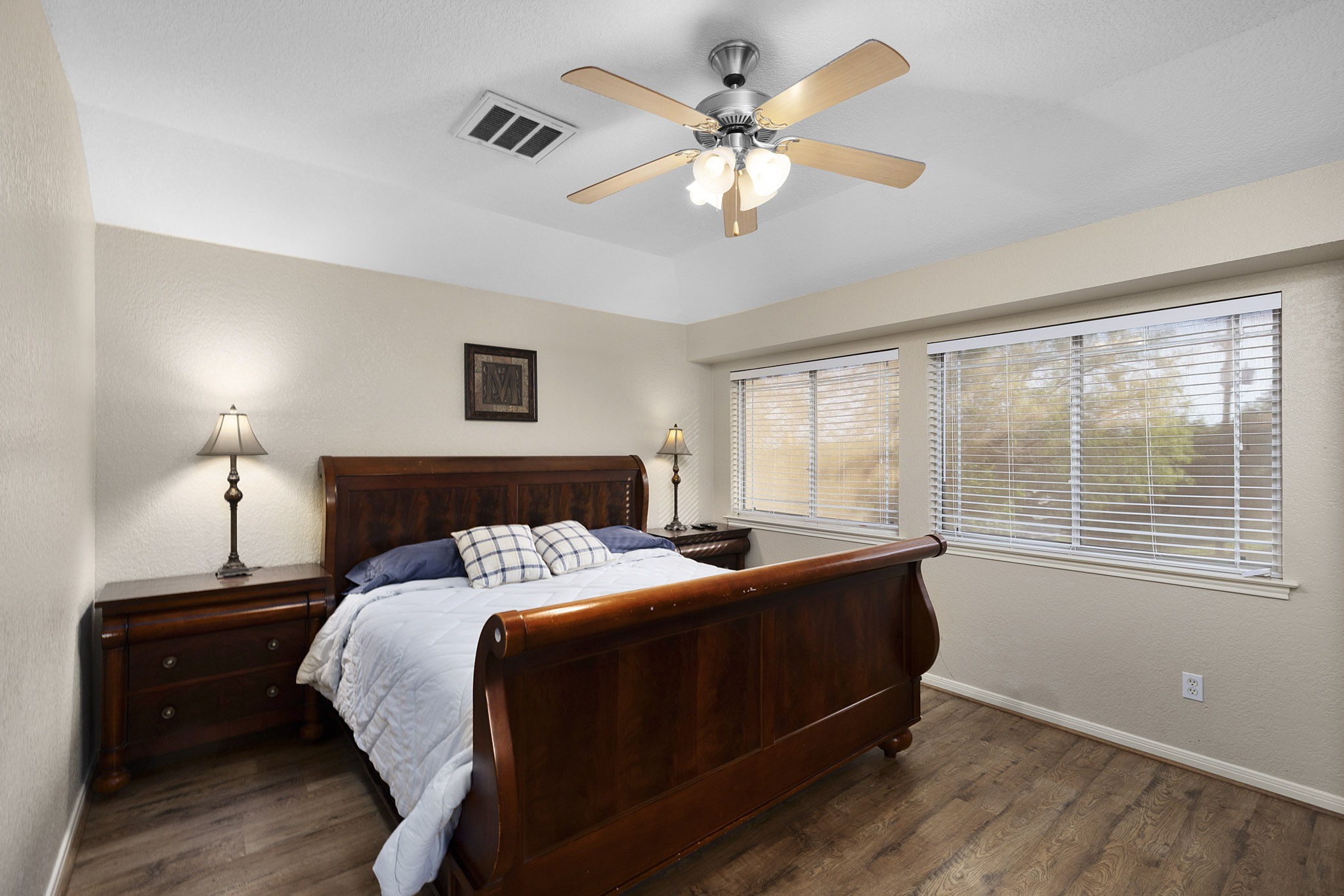 110 Hunter Ridge Road San Marcos, TX 78666 - Photo 15 of 40 Primary bedroom