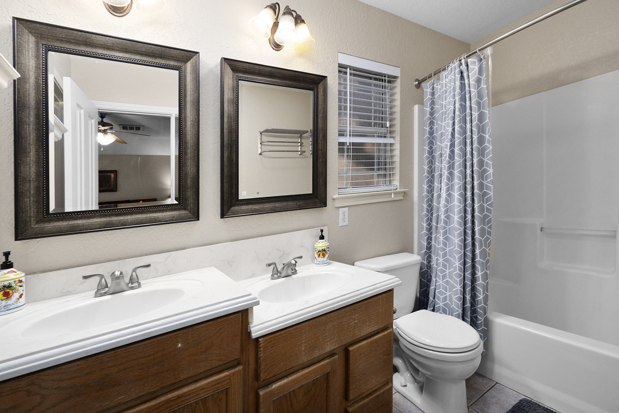 110 Hunter Ridge Road San Marcos, TX 78666 - Photo 18 of 40 Dual vanity!