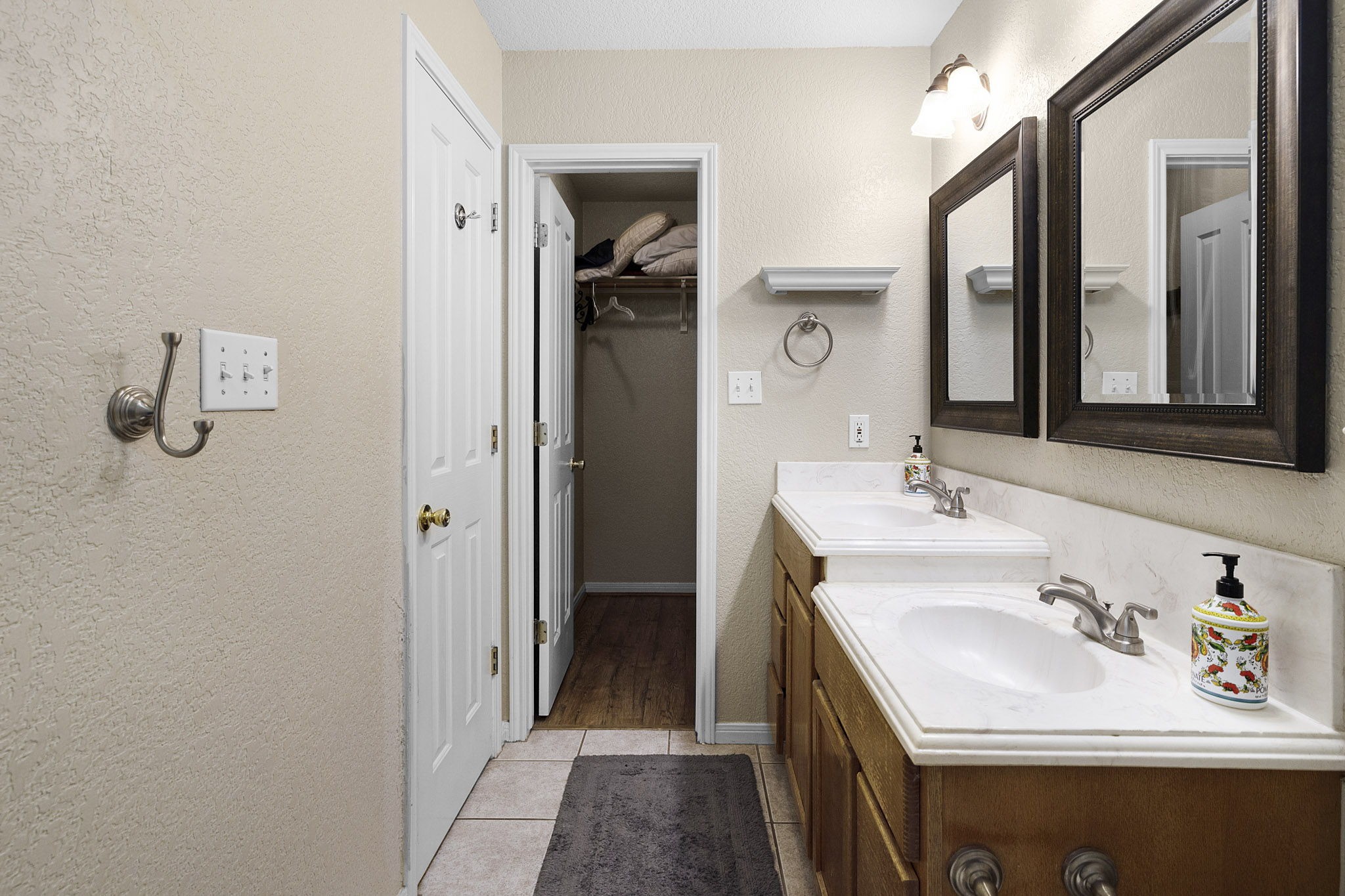 110 Hunter Ridge Road San Marcos, TX 78666 - Photo 19 of 40 Walk-in closet