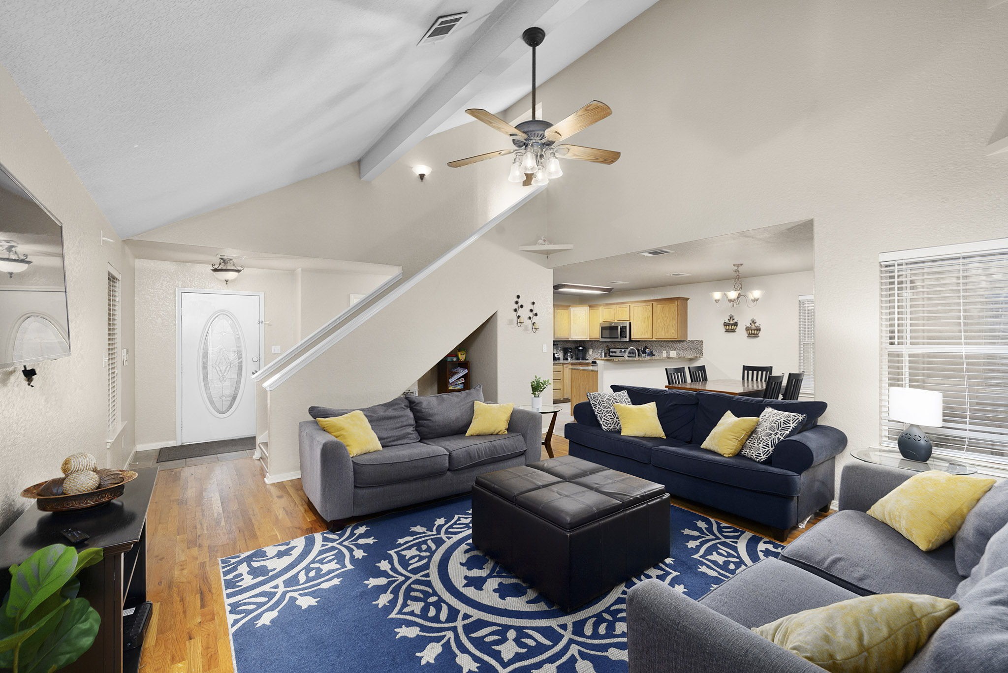 110 Hunter Ridge Road San Marcos, TX 78666 - Photo 8 of 40 Open living room with high ceilings!