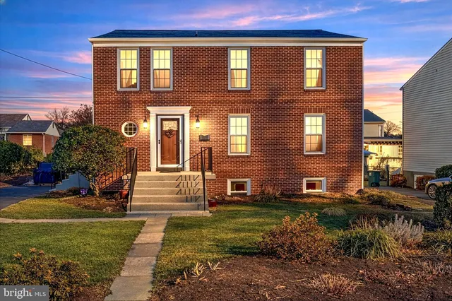 $950,000 | 535 South Lancaster Street, Arlington, VA 22204