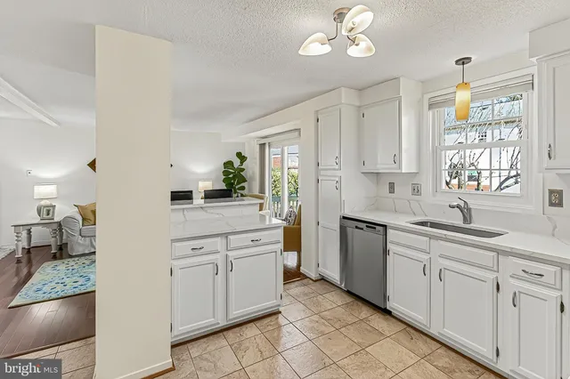 $950,000 | 535 South Lancaster Street, Arlington, VA 22204