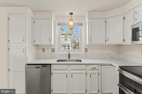 $950,000 | 535 South Lancaster Street, Arlington, VA 22204