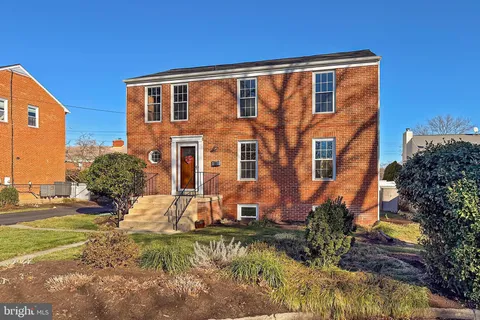 $950,000 | 535 South Lancaster Street, Arlington, VA 22204