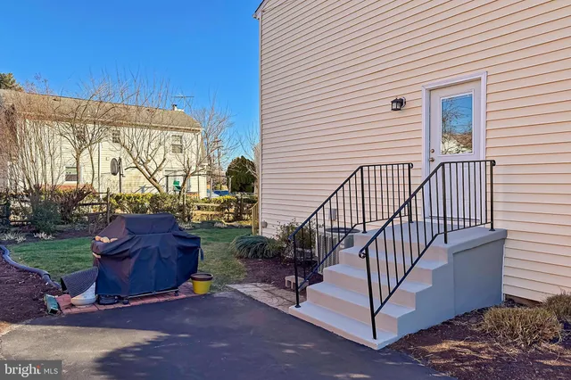 $950,000 | 535 South Lancaster Street, Arlington, VA 22204