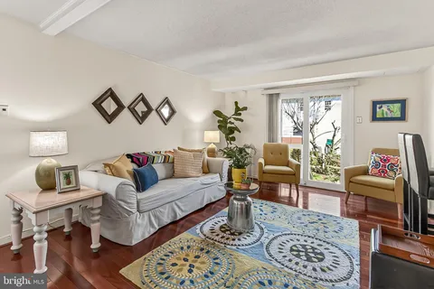 $950,000 | 535 South Lancaster Street, Arlington, VA 22204