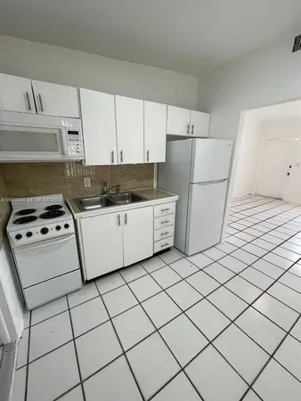 $2,200 | 2431 Plunkett Street, Hollywood, FL 33020