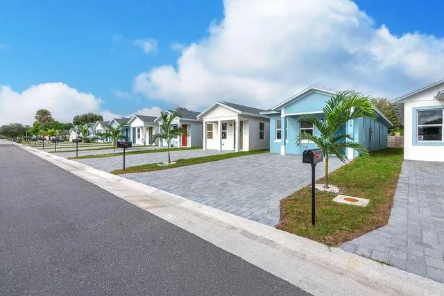 $2,900 | 3514 Hiawatha Avenue, West Palm Beach, FL 33409