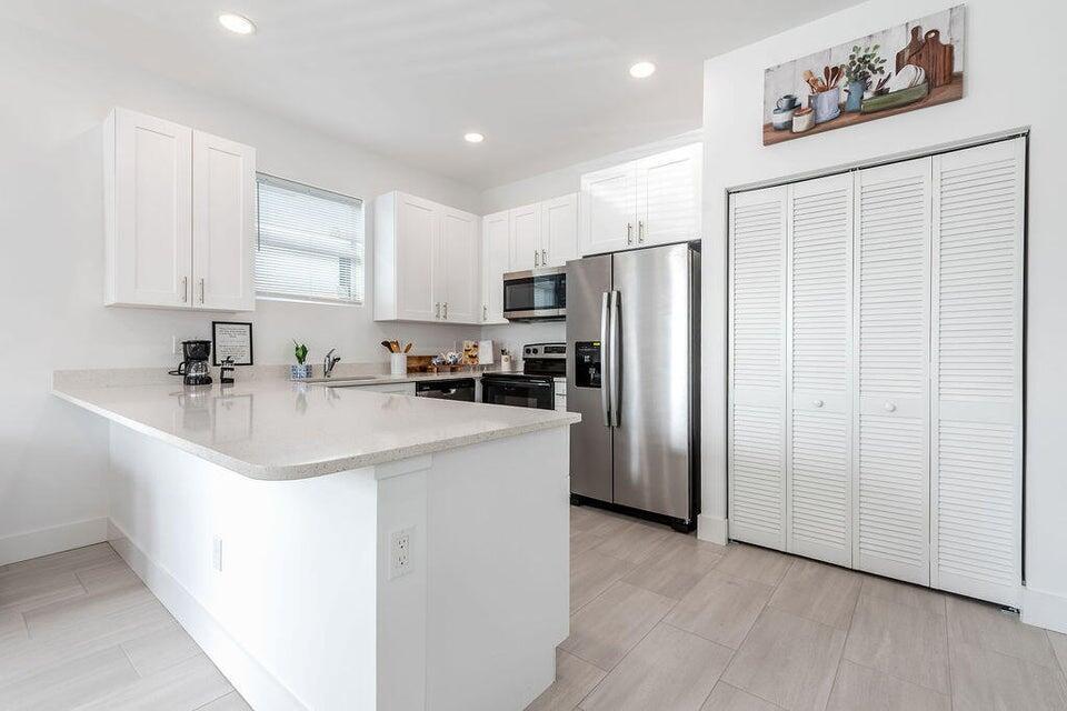 3514 Hiawatha Avenue West Palm Beach, FL 33409 - Photo 7 of 30 7