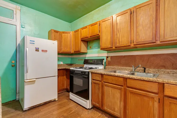 $289,900 | 6328 South Langley Avenue, Chicago, IL 60637