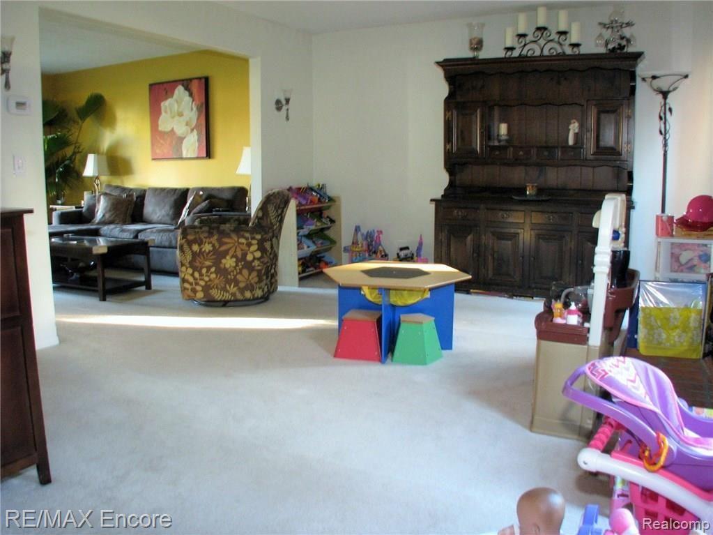 768 Dressler Lane Rochester, MI 48307 - Photo 15 of 26 Diningroom-1.jpg