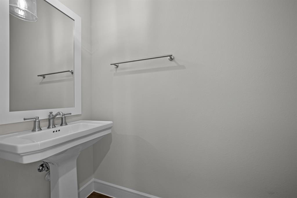 11549 Wulstone Road Fort Worth, TX 76052 - Photo 24 of 35 a bathroom with a sink and a mirror