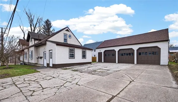 $299,999 | 20 East Avenue, West Seneca, NY 14224