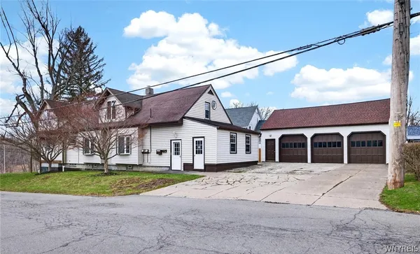 $299,999 | 20 East Avenue, West Seneca, NY 14224