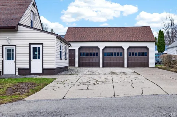$299,999 | 20 East Avenue, West Seneca, NY 14224