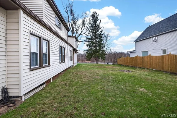 $299,999 | 20 East Avenue, West Seneca, NY 14224