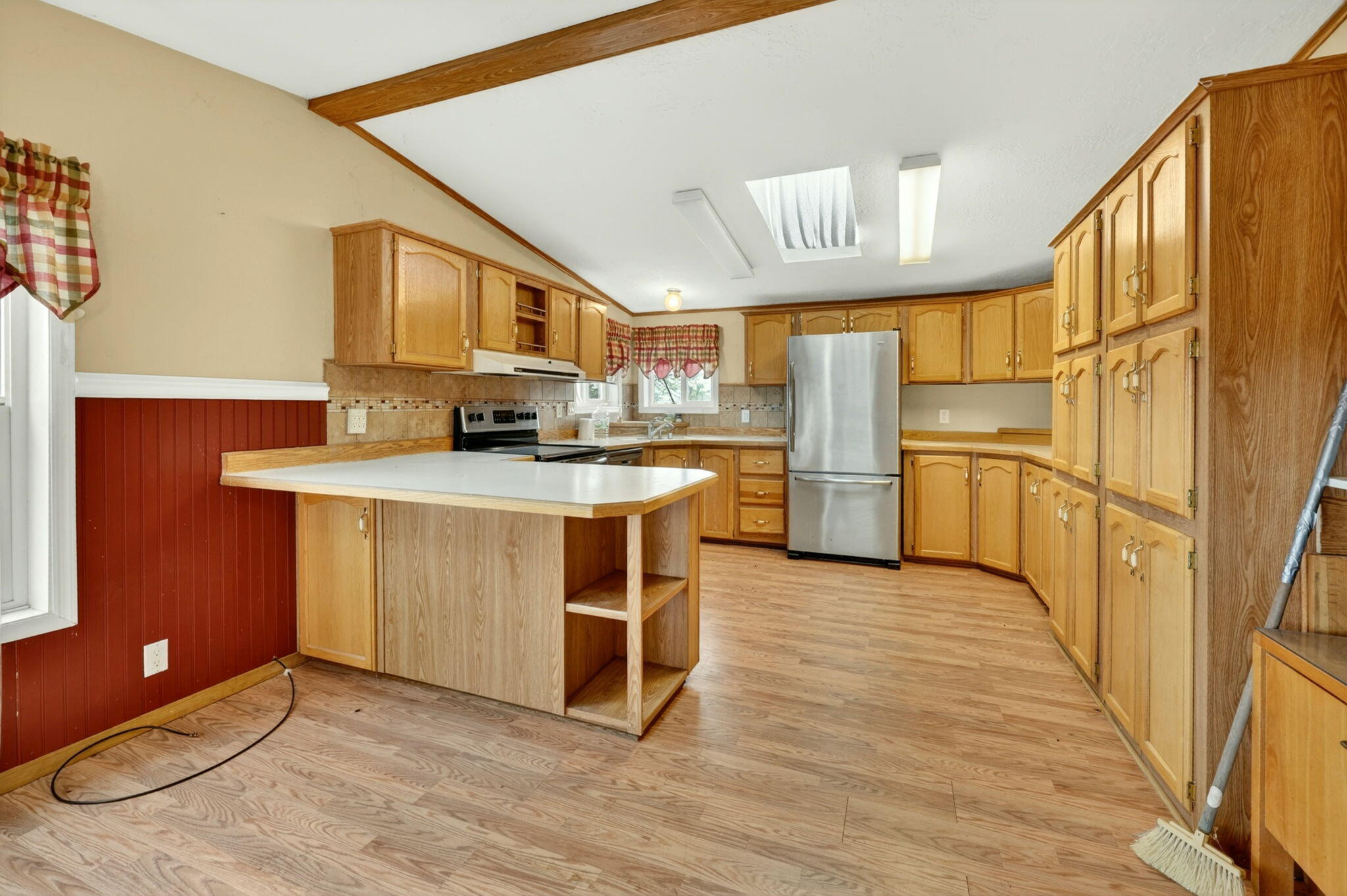 1374 West Linn Road Eagle Point, OR 97524 - Photo 22 of 45 Kitchen