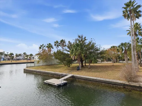 a view of a lake with houses