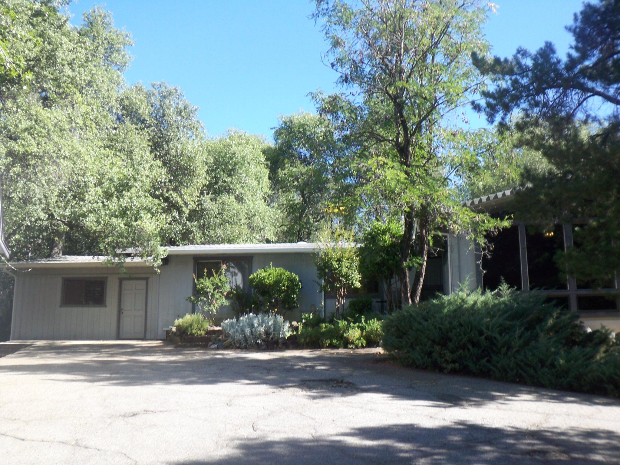 17896 Sutton Road Redding, CA 96003 - Photo 2 of 39 000_1790