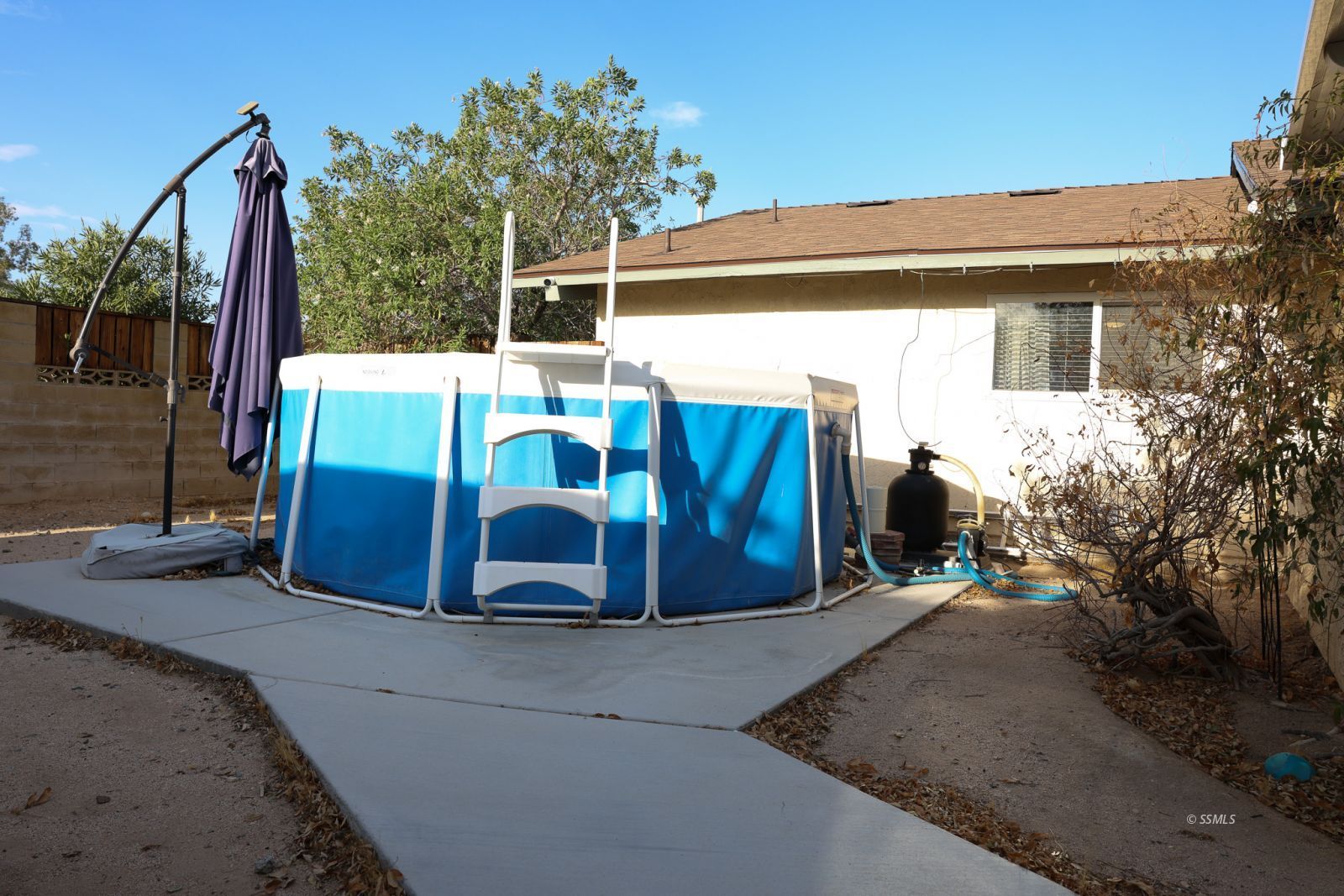 1051 Peg Street Ridgecrest, CA 93555 - Photo 28 of 34 a view of outdoor space