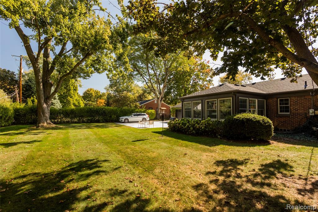 16946 Reedmere Avenue Beverly Hills, MI 48025 - Photo 8 of 63