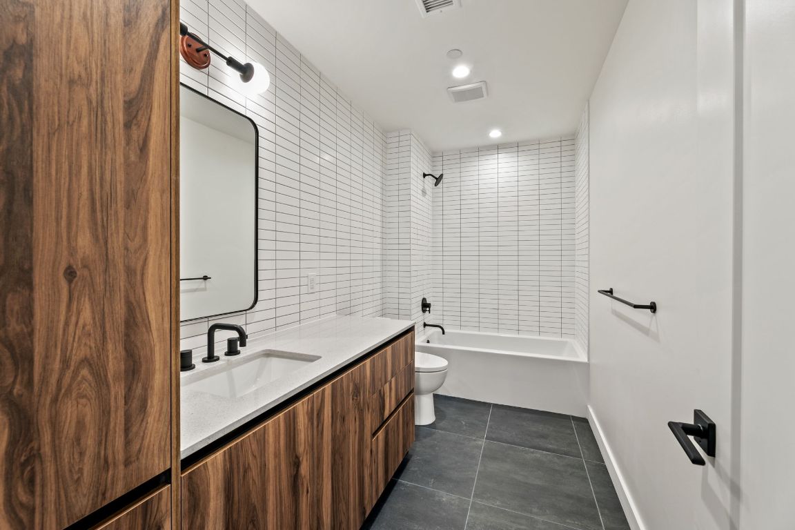 84 East Avenue, Unit 2108 Austin, TX 78701 - Photo 9 of 11 a bathroom with a bathtub and a sink