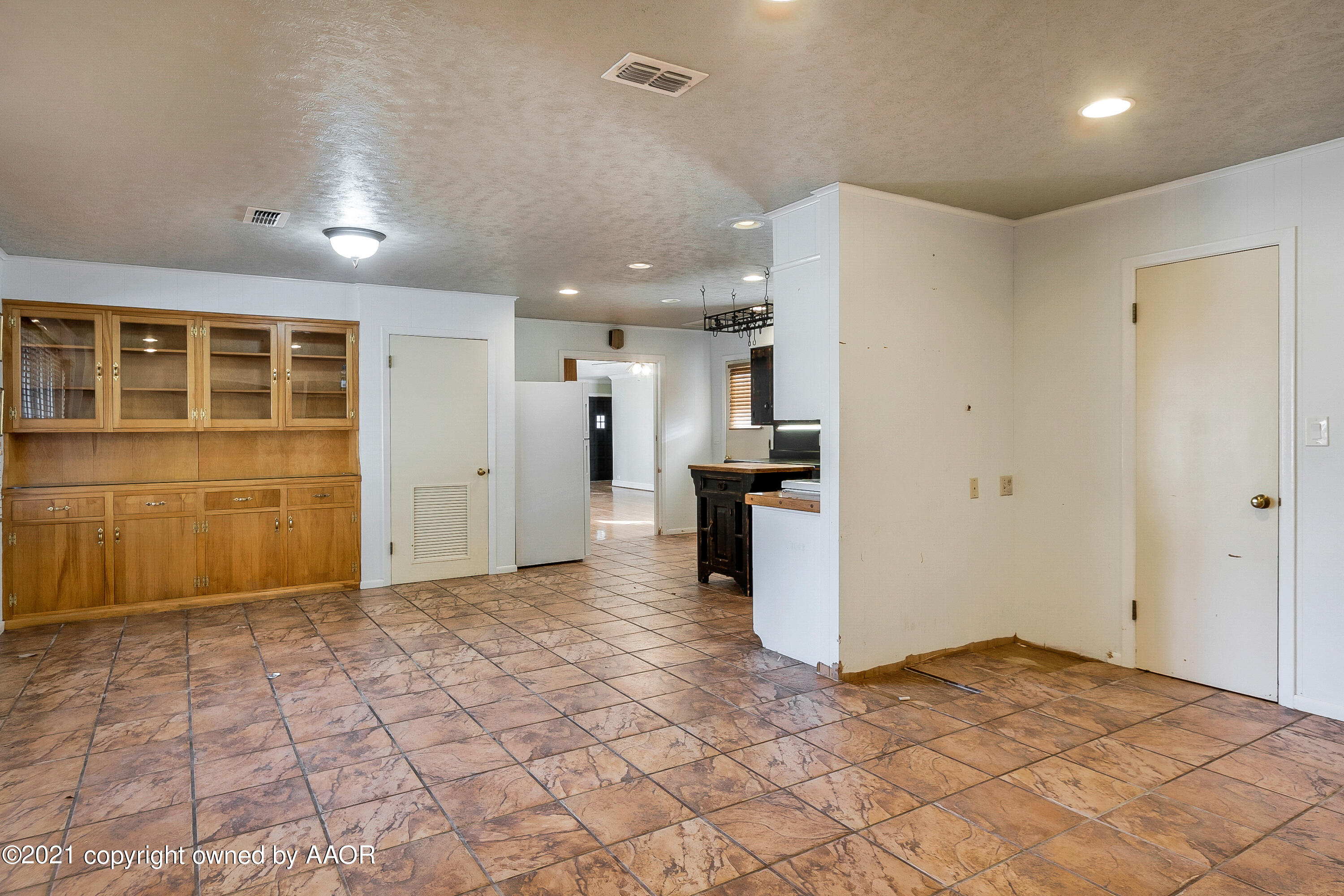 1102 South Colgate Street Perryton, TX 79070 - Photo 11 of 20 011_Kitchen