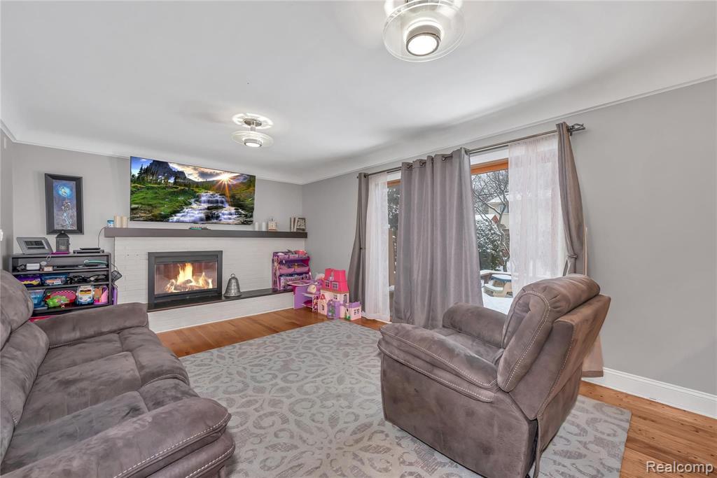 1005 Canterbury Road Grosse Pointe Woods, MI 48236 - Photo 18 of 33