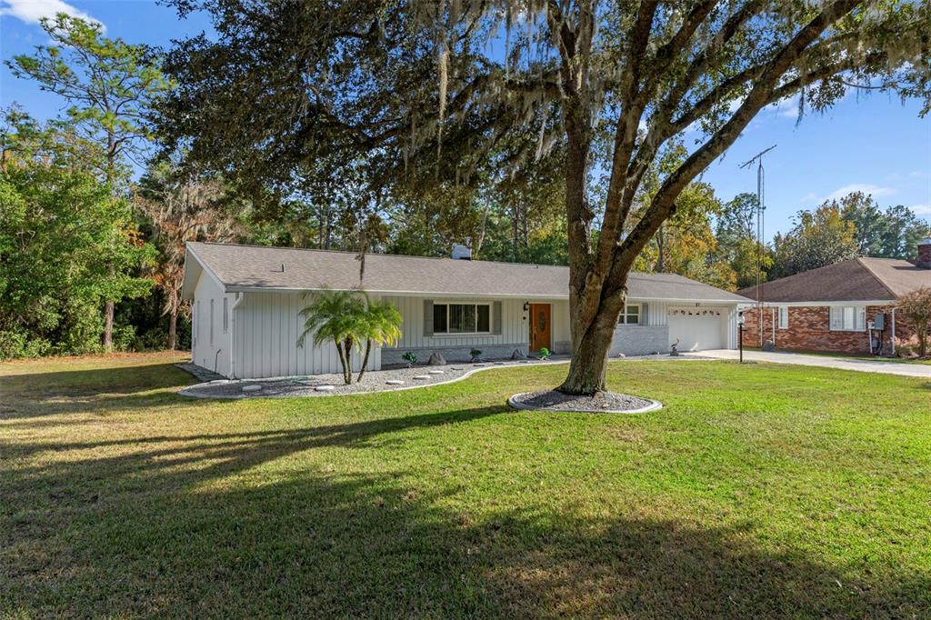 27 Beverly Court Homosassa, FL 34446 - Photo 2 of 42