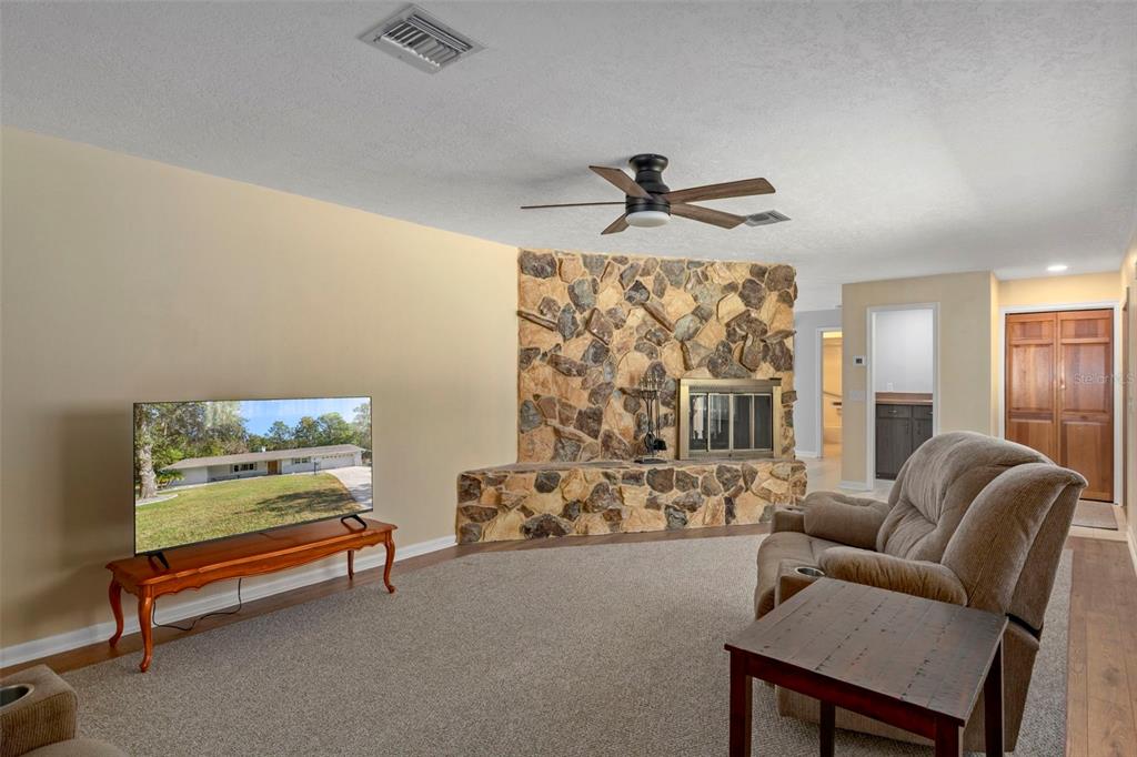 27 Beverly Court Homosassa, FL 34446 - Photo 6 of 42