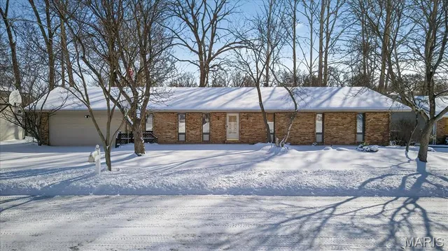 $373,000 | 216 Shelburne Drive, St. Charles, MO 63301
