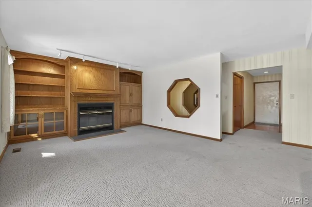 $373,000 | 216 Shelburne Drive, St. Charles, MO 63301